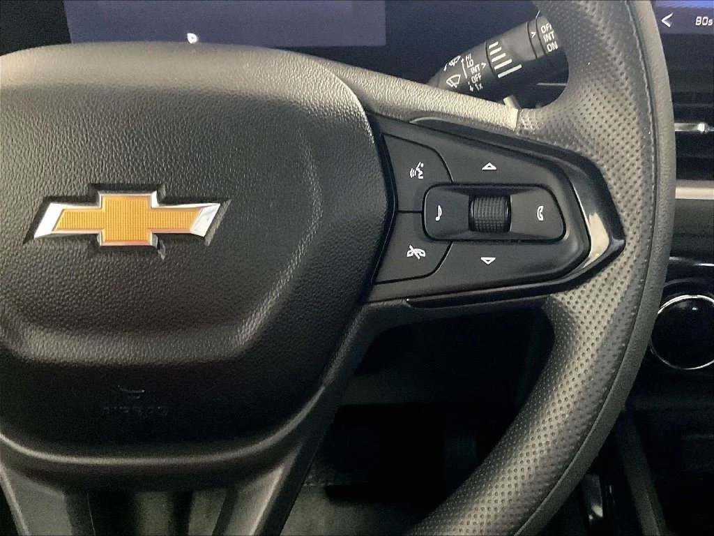 Used 2025 White Chevrolet LT image 23