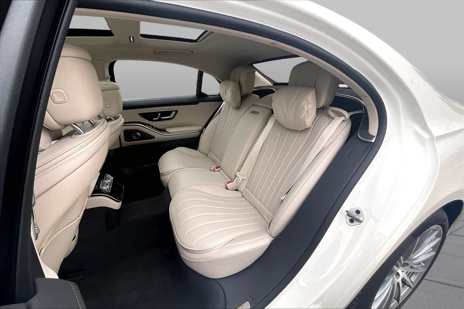 Used 2023 MANUFAKTUR Diamond White Mercedes-Benz S 500 image 21