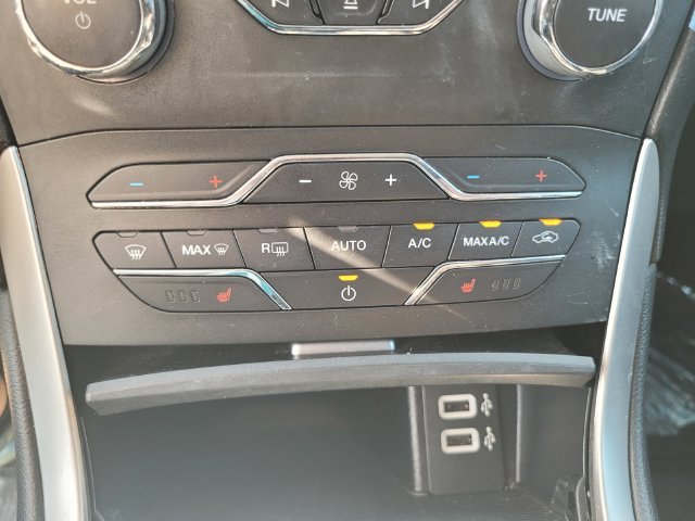 Used 2018 Blue Ford SEL image 25