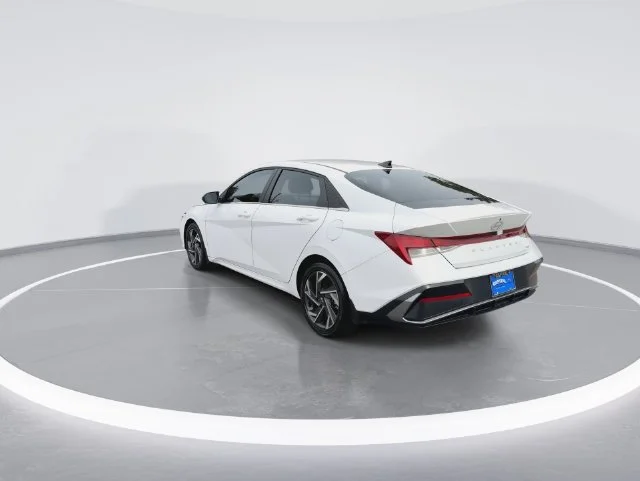 Used 2025 White Hyundai Limited image 6