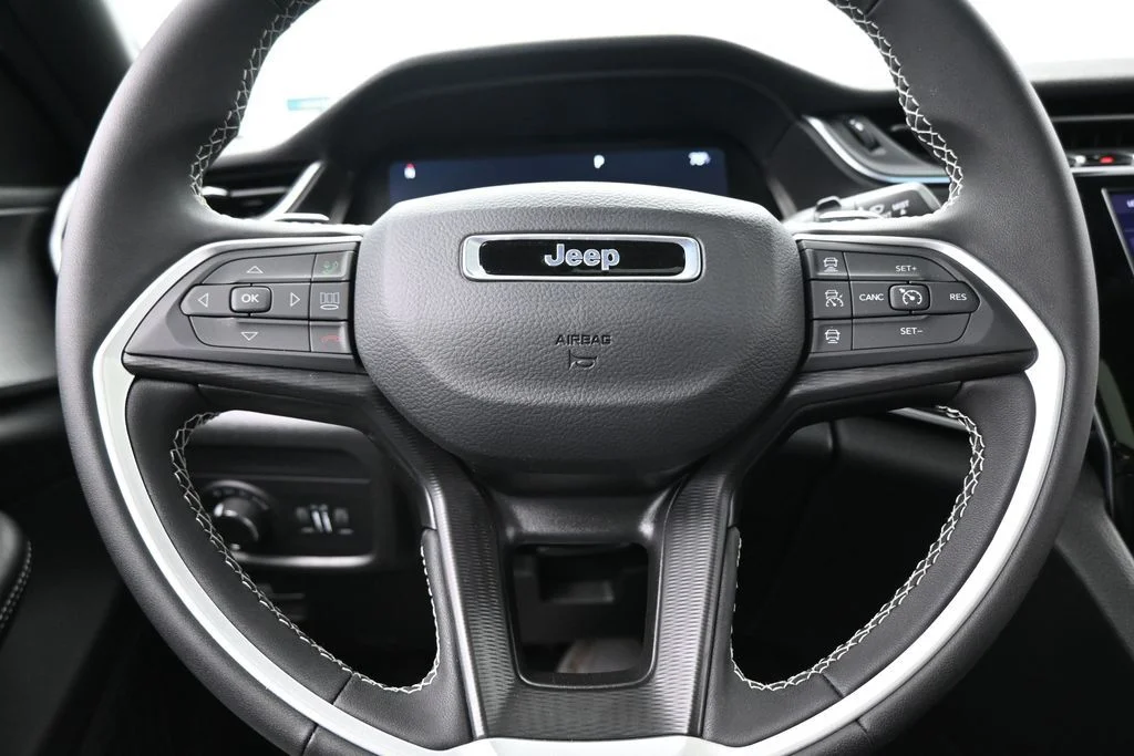 Used 2025 Bright White Clearcoat Jeep Laredo X image 24