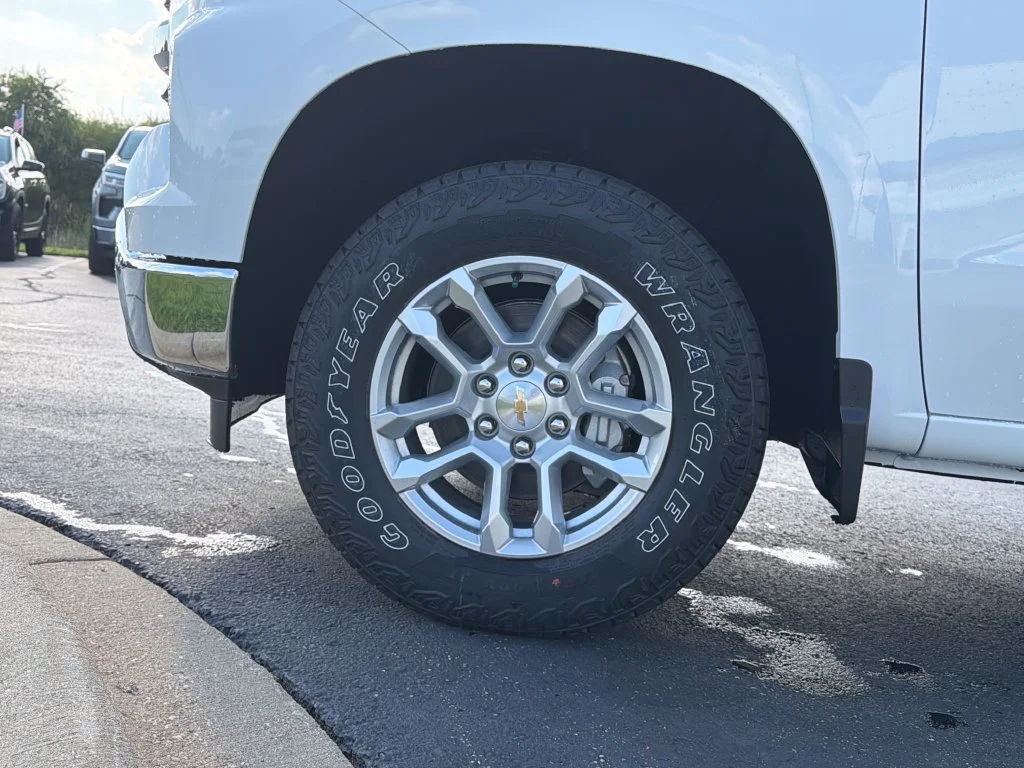 New 2026 Summit White Chevrolet LT image 27