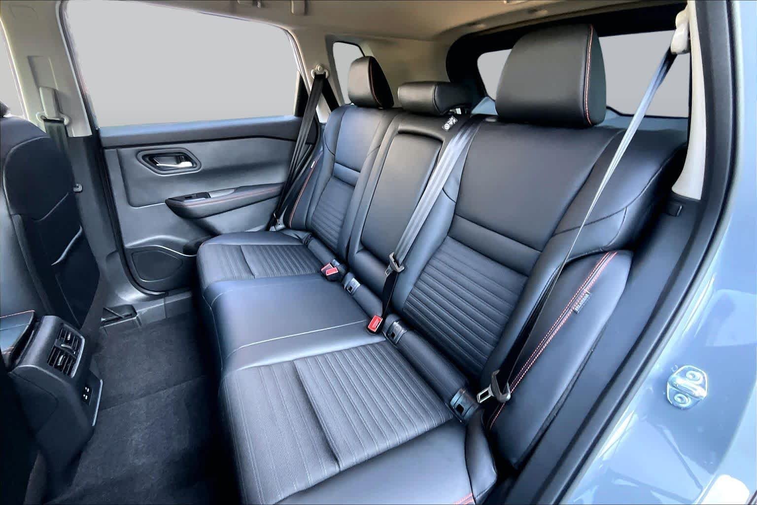 Used 2026 Boulder Gray Pearl Nissan Rock Creek image 18