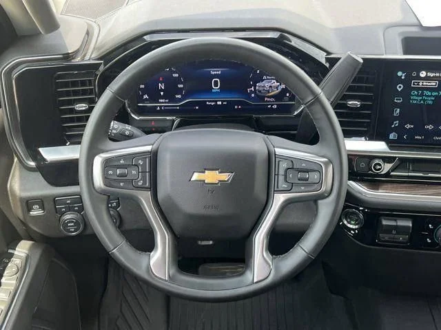 Used 2025 Summit White Chevrolet LT image 26