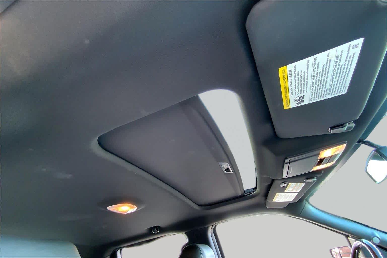 Used 2014 White Platinum Metallic Tri-Coat Ford Platinum image 14