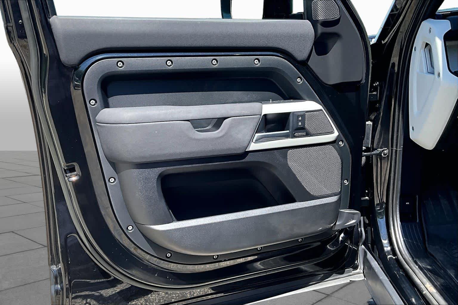 Used 2023 Santorini Black Metallic Land Rover SE image 22