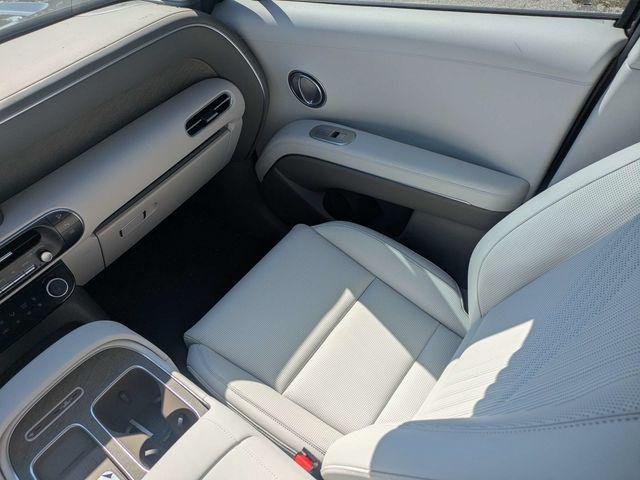 New 2026 Red Hyundai SEL Premium 7P image 18