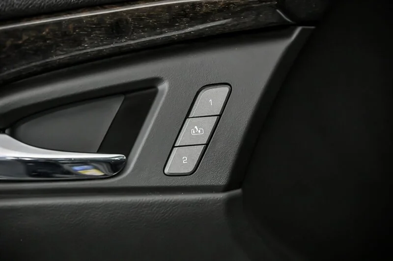 Used 2013 Black Diamond Tricoat Cadillac  image 16