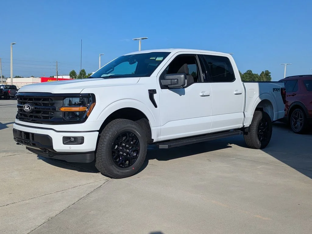 New 2026 Oxford White Ford XLT image 7
