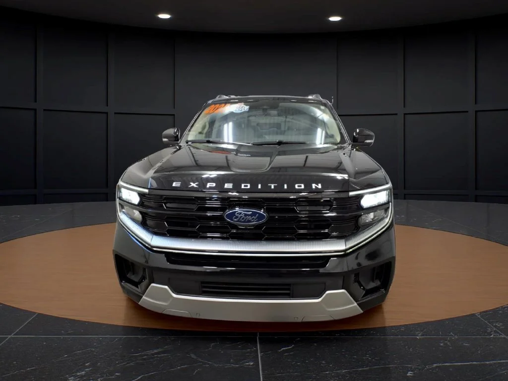 Certified Used 2025 Black Metallic Ford Platinum image 2