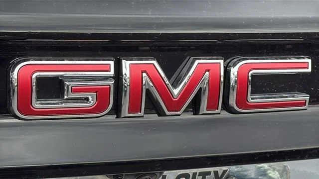 2026 GMC Acadia AT4 - Photo 28