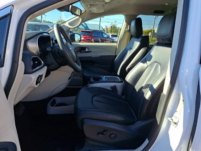 Used 2024 White Chrysler Touring L image 15