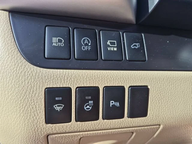 Used 2019 White Toyota Limited Platinum image 17