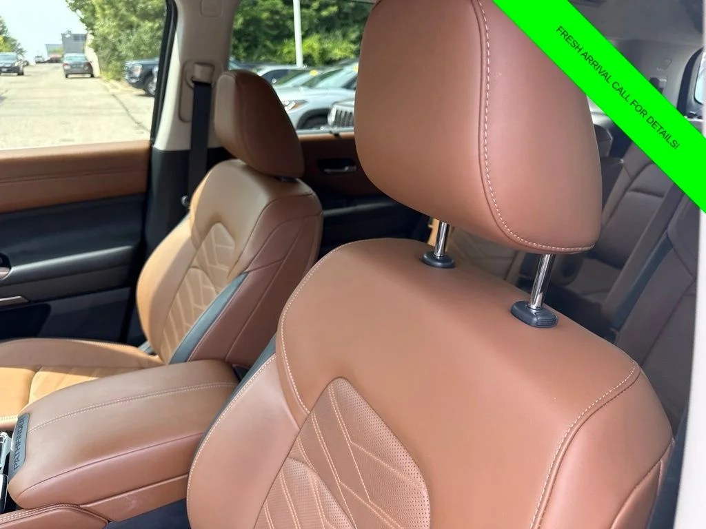 Used 2025 Gray Nissan Platinum image 19