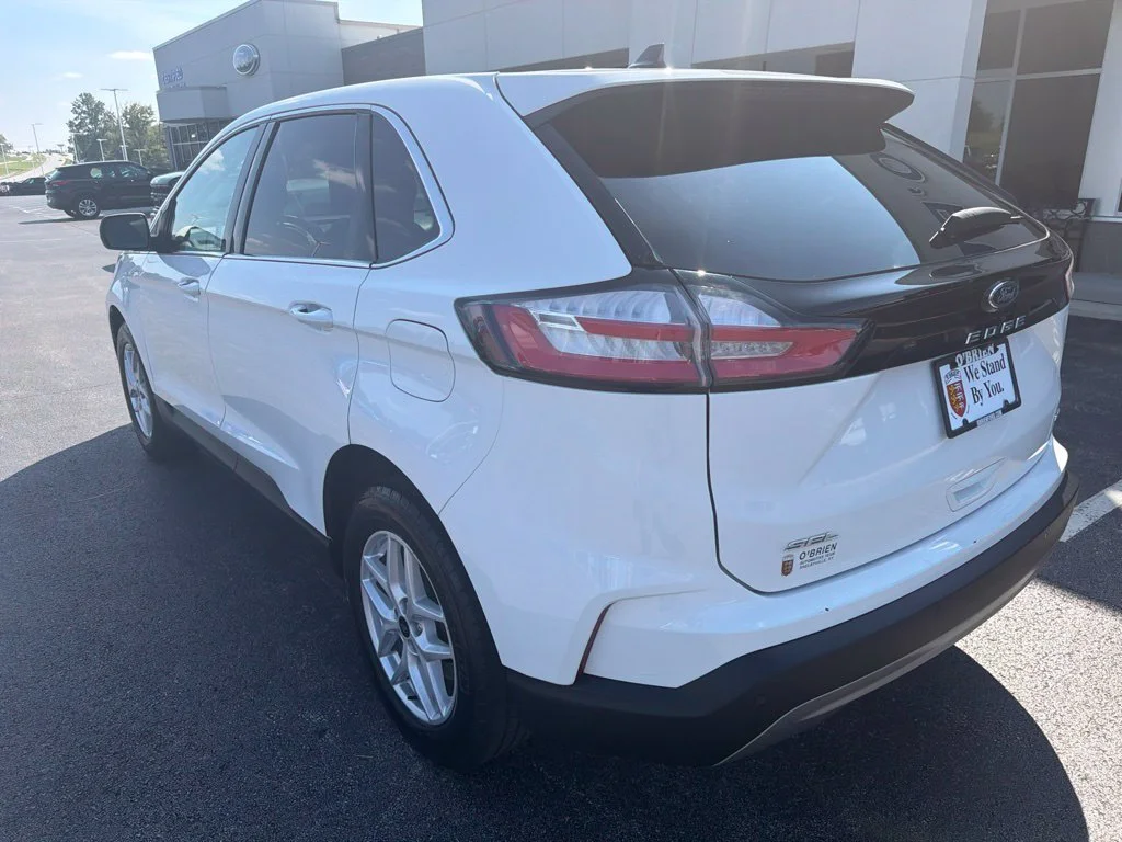 Used 2023 Oxford White Ford SEL image 3
