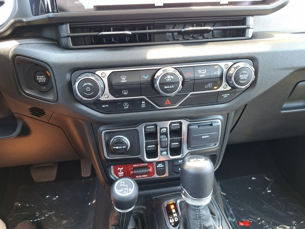 2025 Jeep Wrangler 4-Door Willys - Photo 19