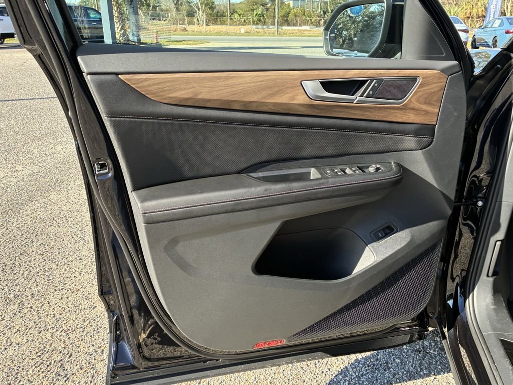 New 2026 Black Volkswagen 2.0T SE w/Technology image 18