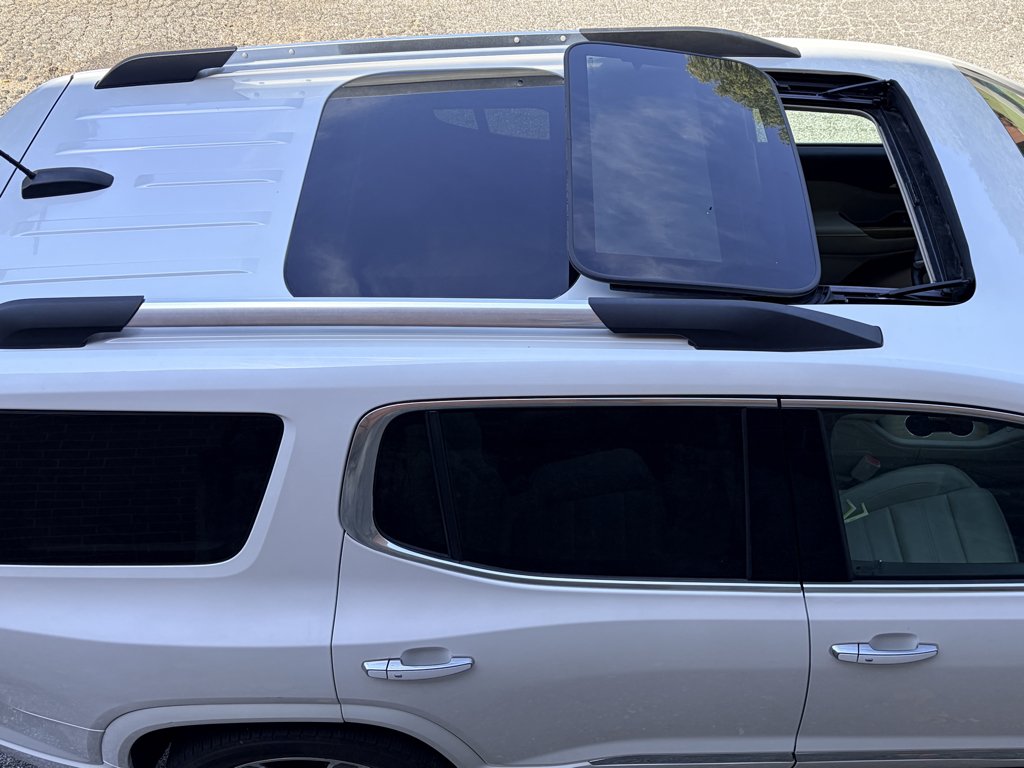 Used 2017 White Frost Tricoat GMC Denali image 9