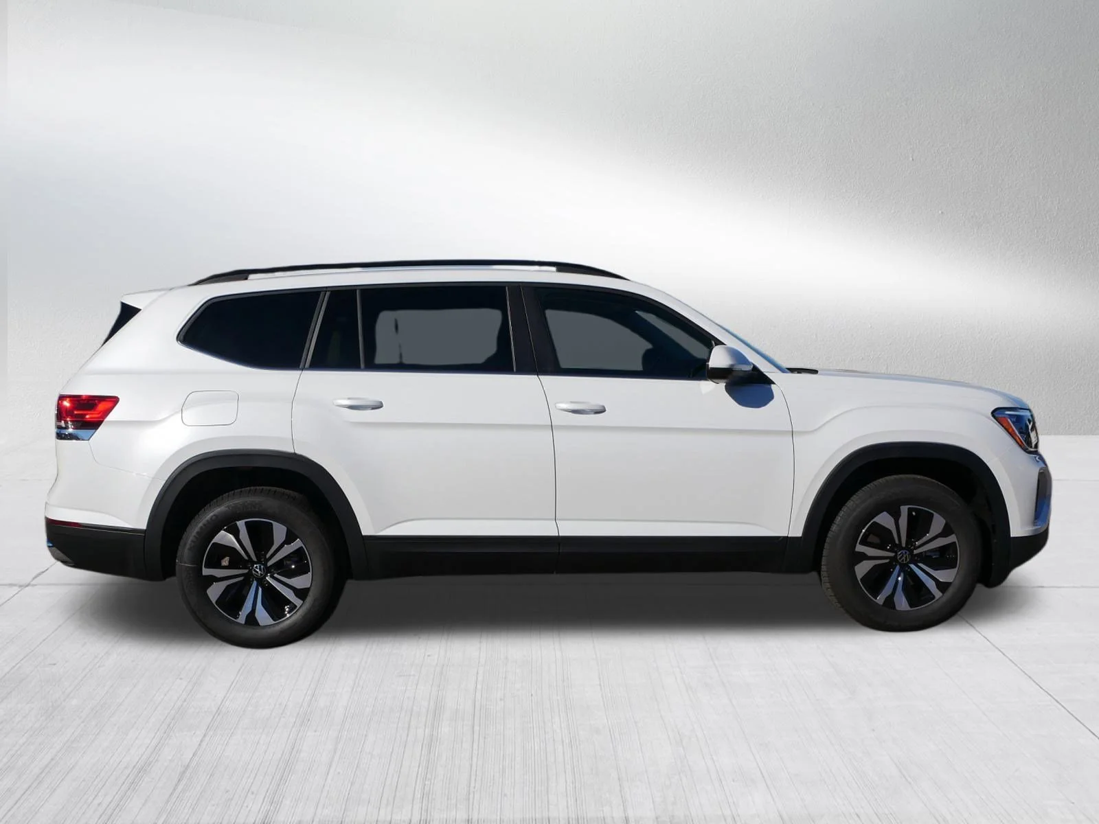 New 2026 Opal White Pearl Volkswagen 2.0T SE image 2