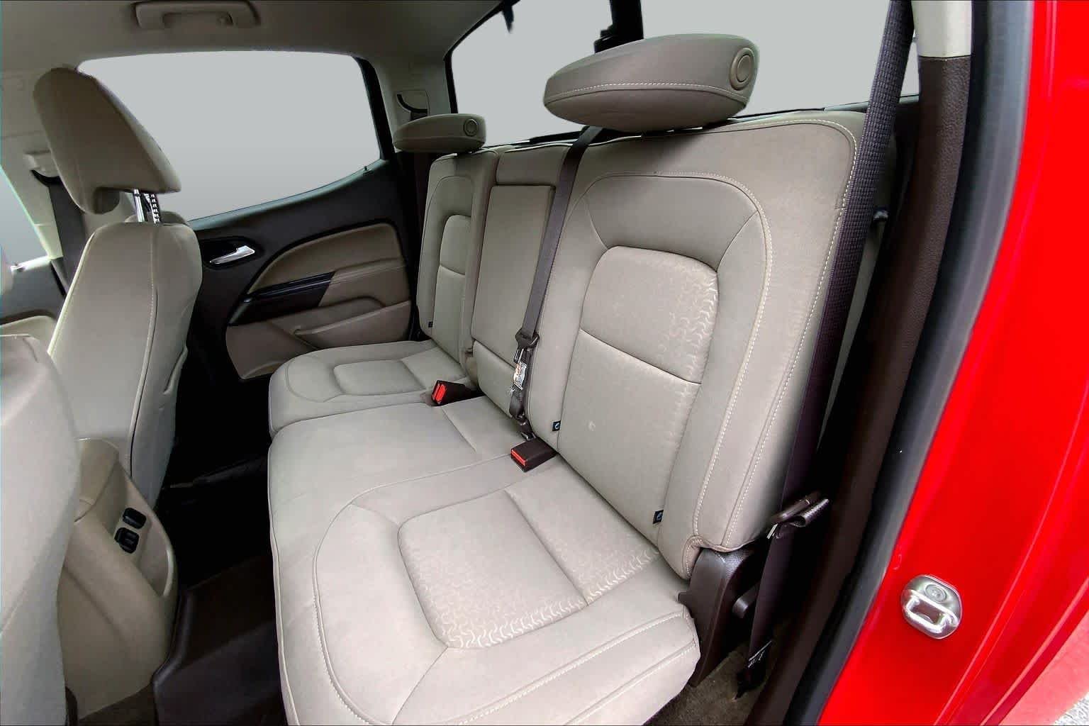 Used 2017 Cardinal Red GMC 4WD SLE image 18