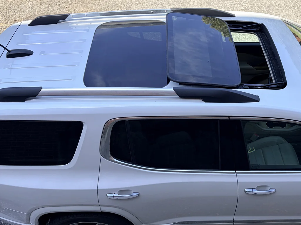 Used 2017 White Frost Tricoat GMC Denali image 9