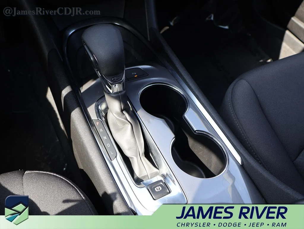 Used 2024 White Chevrolet LT image 37