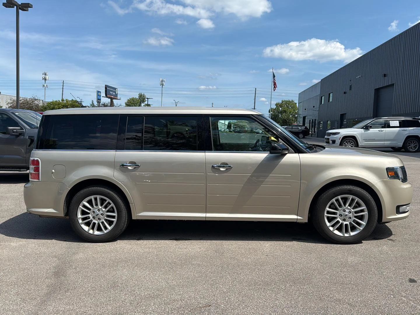 Used 2018 White Gold Ford SEL image 2
