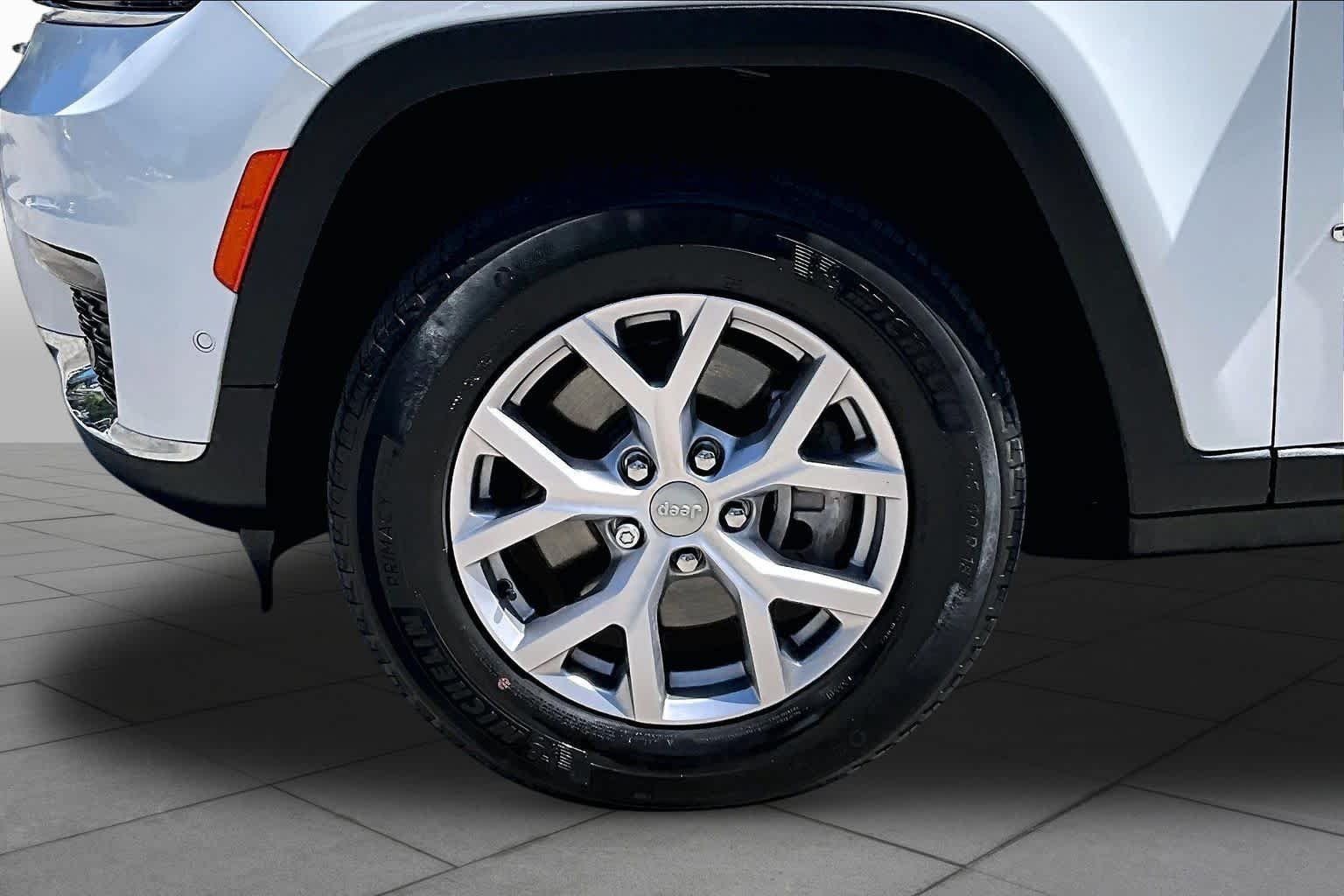 Used 2022 Bright White Clearcoat Jeep Limited image 11