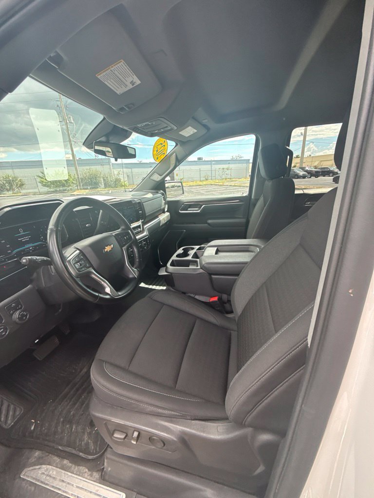 Used 2025 White Chevrolet LT image 10