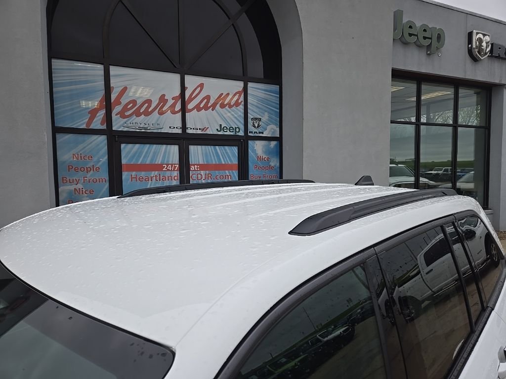 New 2026 Bright White Clear-Coat Exterior Paint Jeep Altitude image 19