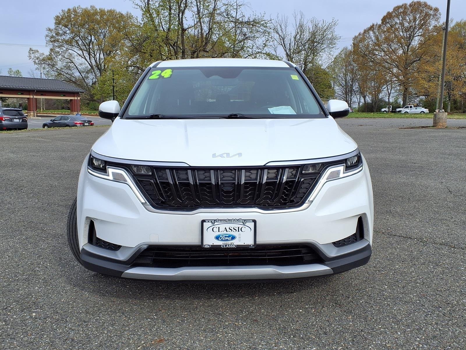 Used 2024 Snow White Pearl Kia LX image 8