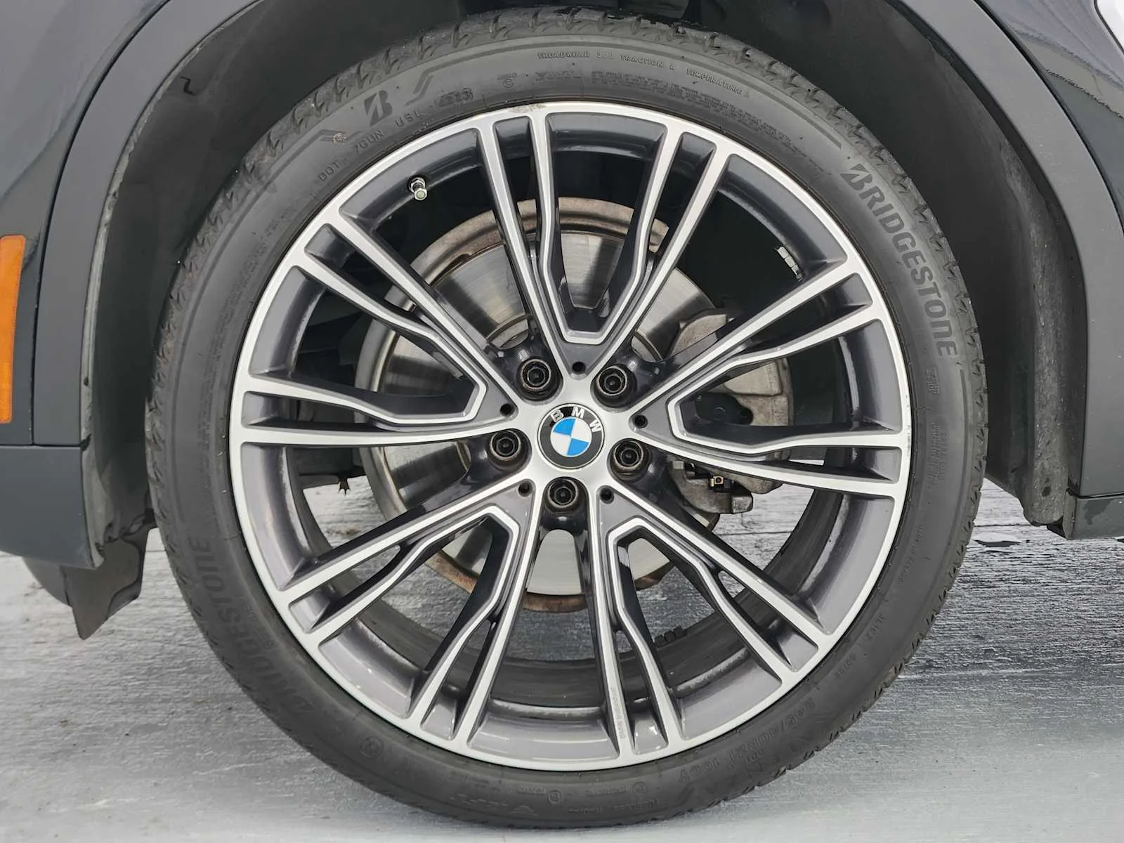 Used 2022 Black Sapphire Metallic BMW sDrive30i image 7