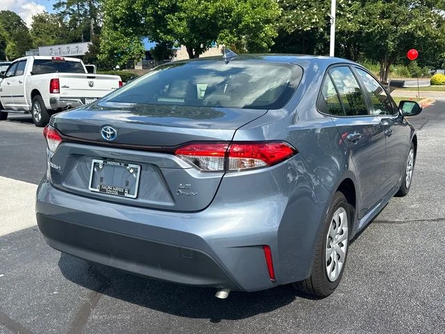 Used 2025  Toyota LE image 3
