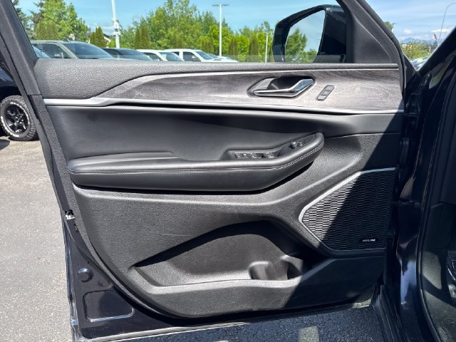 Used 2024 Midnight Sky Jeep 4xe image 12