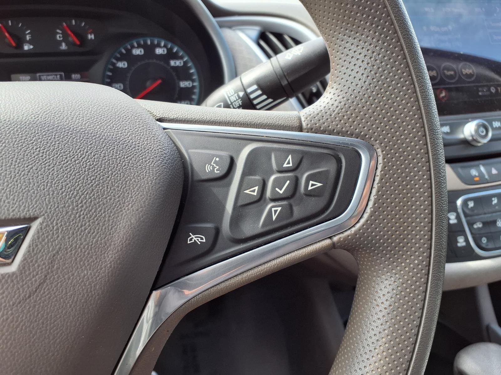 Used 2022 Summit White Chevrolet LT image 27