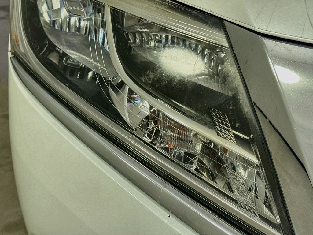 Used 2016 Pearl White Nissan Platinum image 43