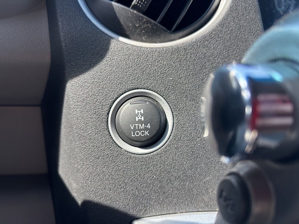 Used 2011 Gray Honda LX image 24