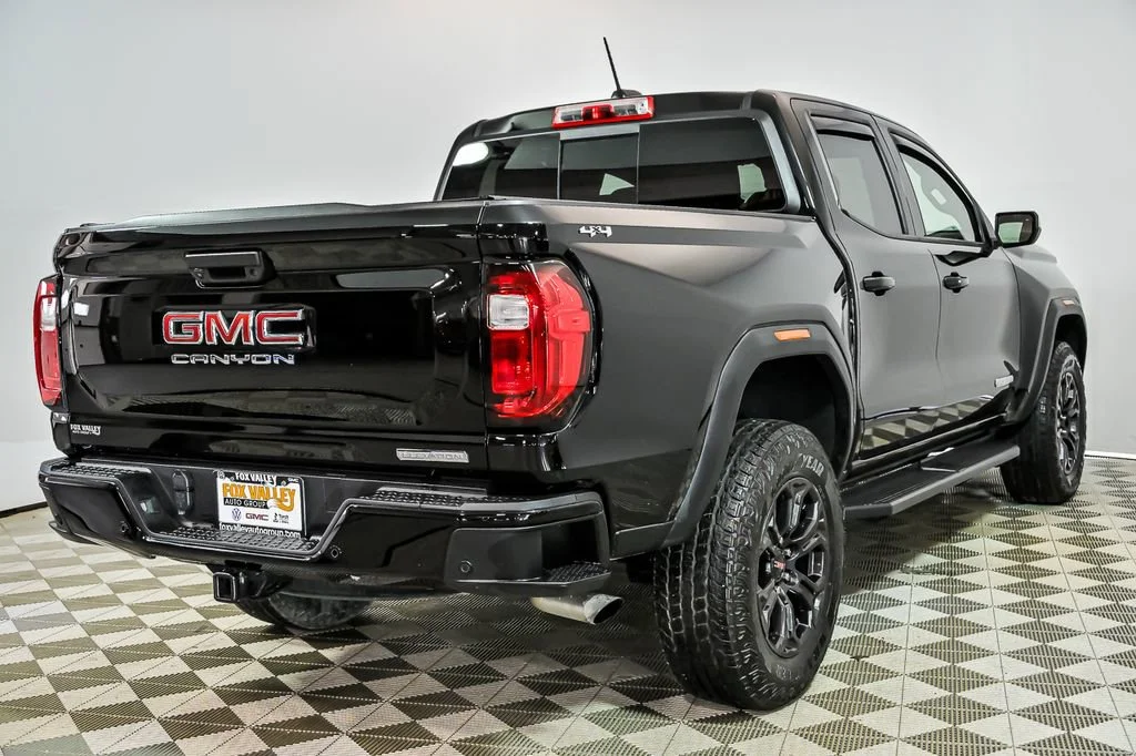 Used 2025 Onyx Black GMC Elevation image 8