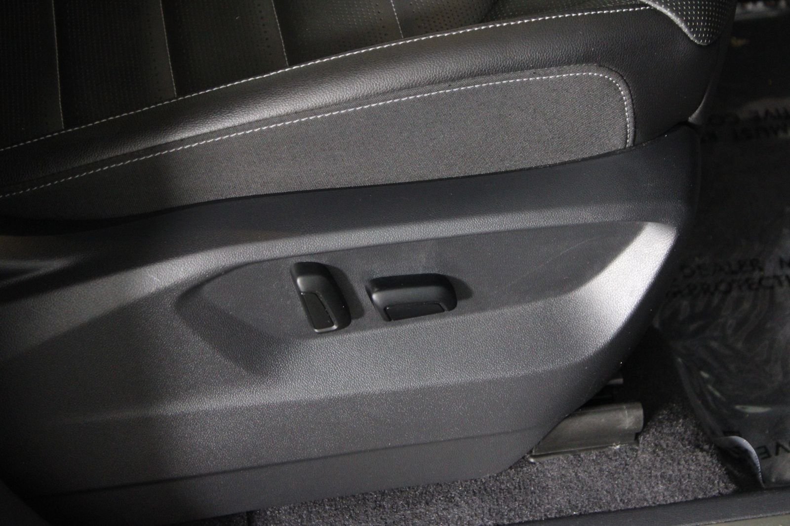 Used 2019 Blue Volkswagen SEL Premium image 17