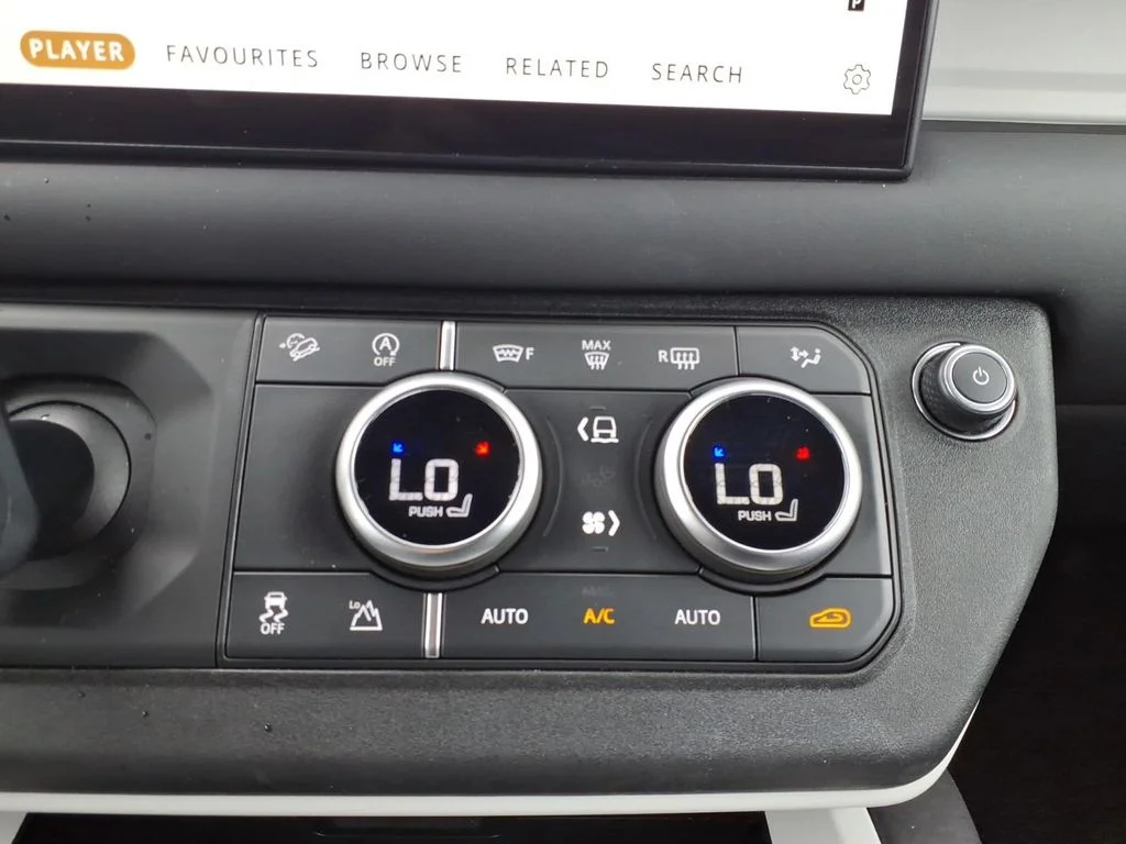Used 2025  Land Rover S image 15