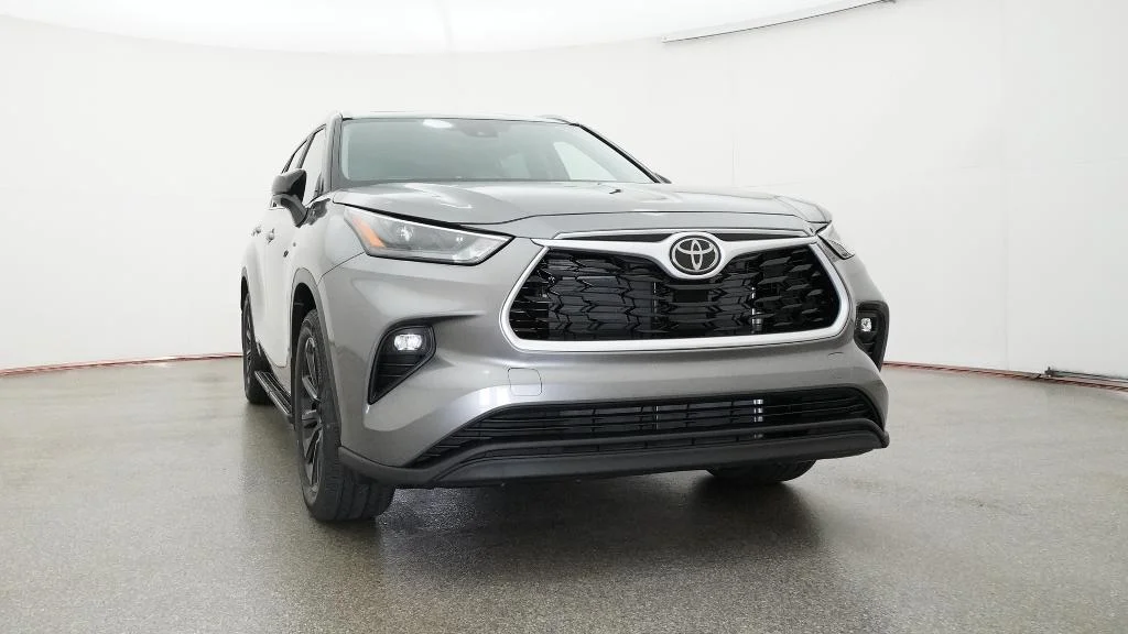 New 2026 Heavy Metal Toyota XLE image 7
