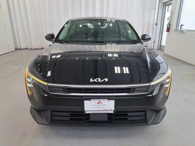 Used 2025 Black Kia LXS image 3