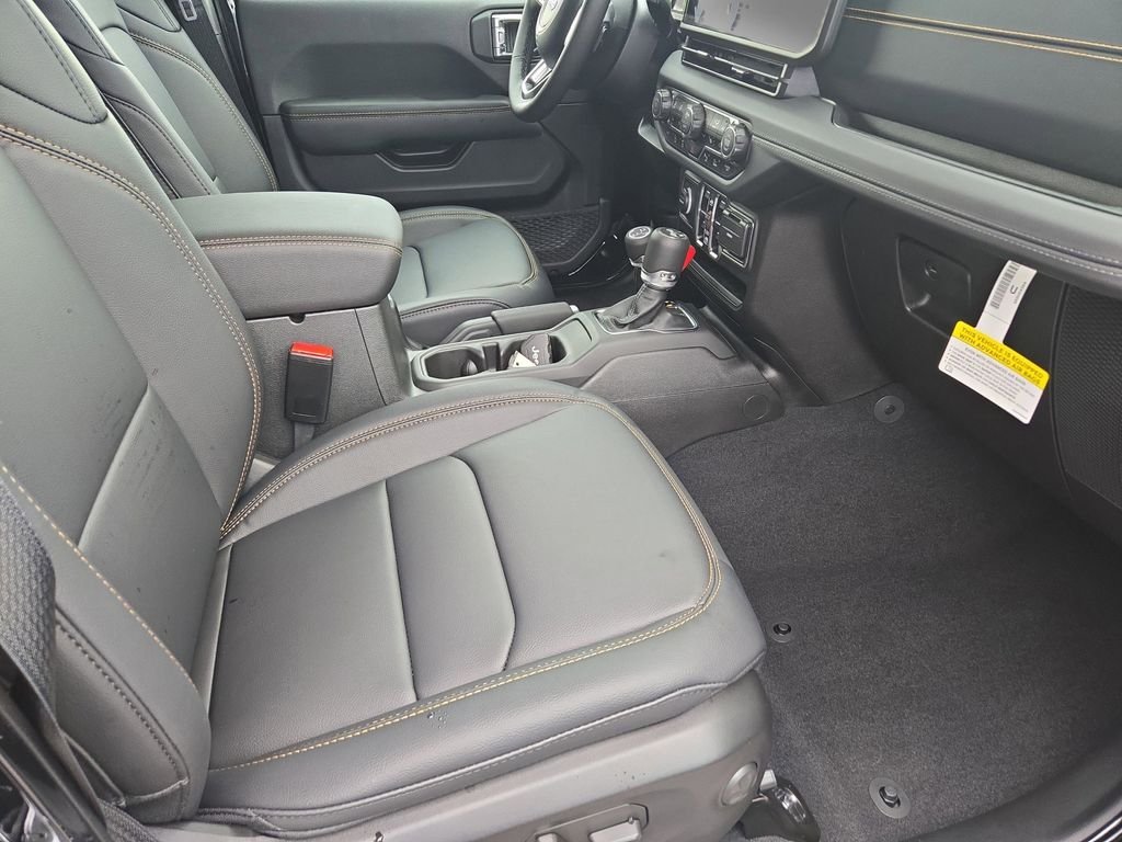 2025 Jeep Wrangler 4-Door Sahara - Photo 38