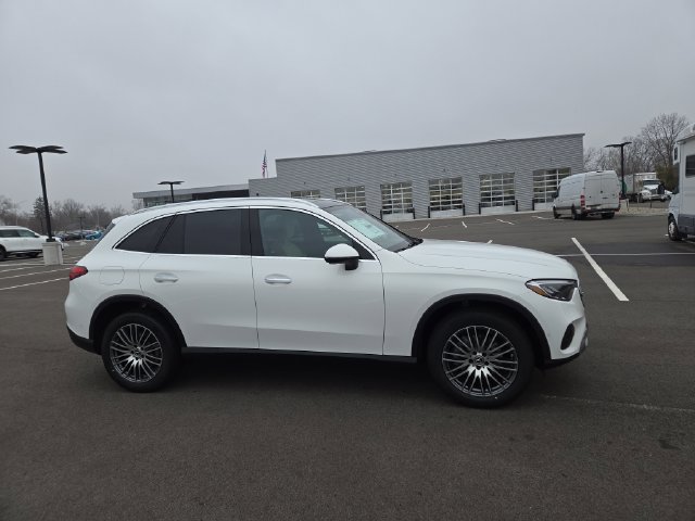 New 2026 Polar White Mercedes-Benz GLC300 image 2