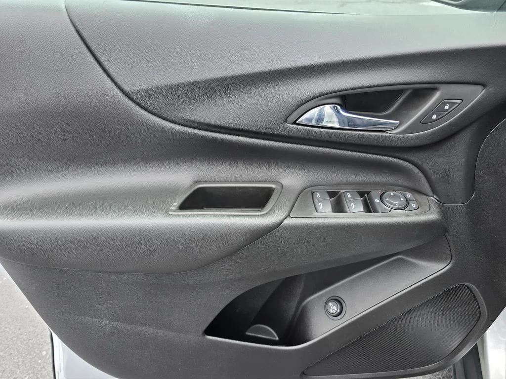 Used 2022 Silver Ice Metallic Chevrolet LT image 18