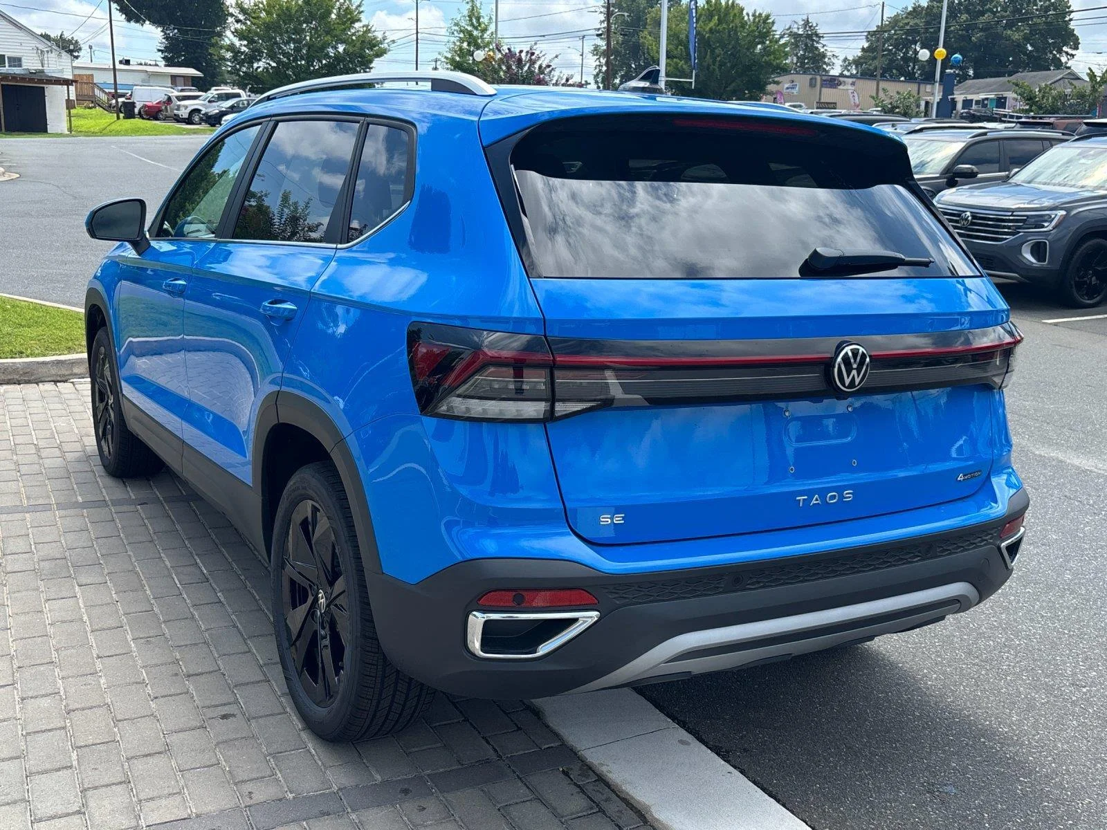New 2026 Cornflower Blue Volkswagen SE image 3