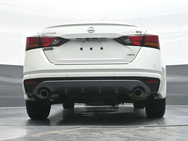 Used 2022 White Nissan 2.5 SR image 18