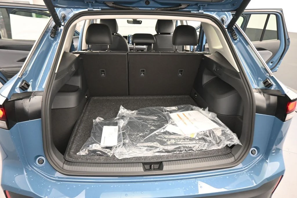 New 2026 Blue Volkswagen 2.0T SE image 41