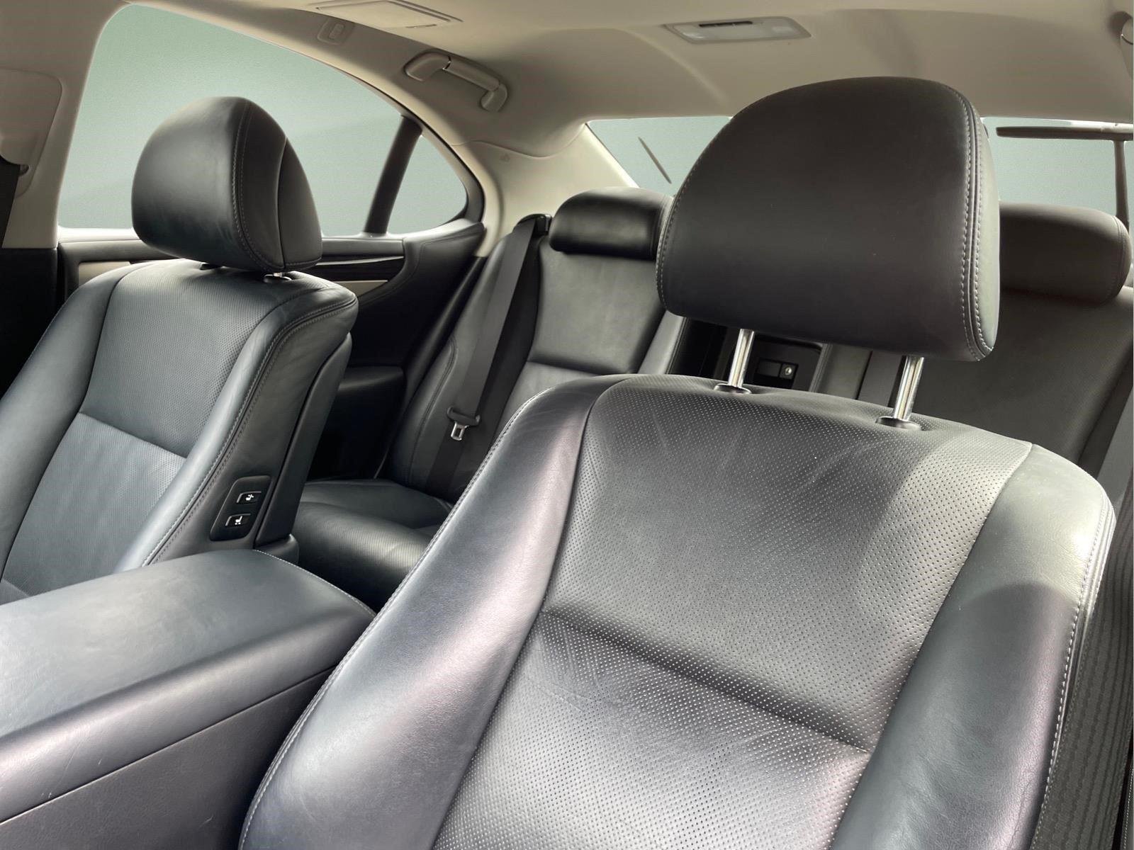 Used 2015 Liquid Platinum Lexus COMFORT image 19