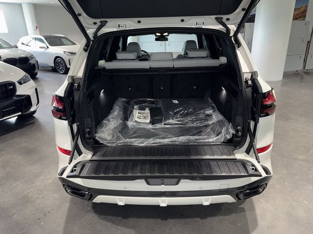 New 2026 Alpine White BMW sDrive40i image 12